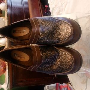 White mountain wedge